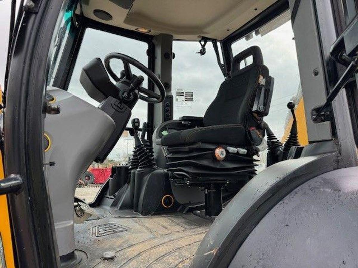 Used 2024 JCB 3CX Sitemaster Backhoe Loader