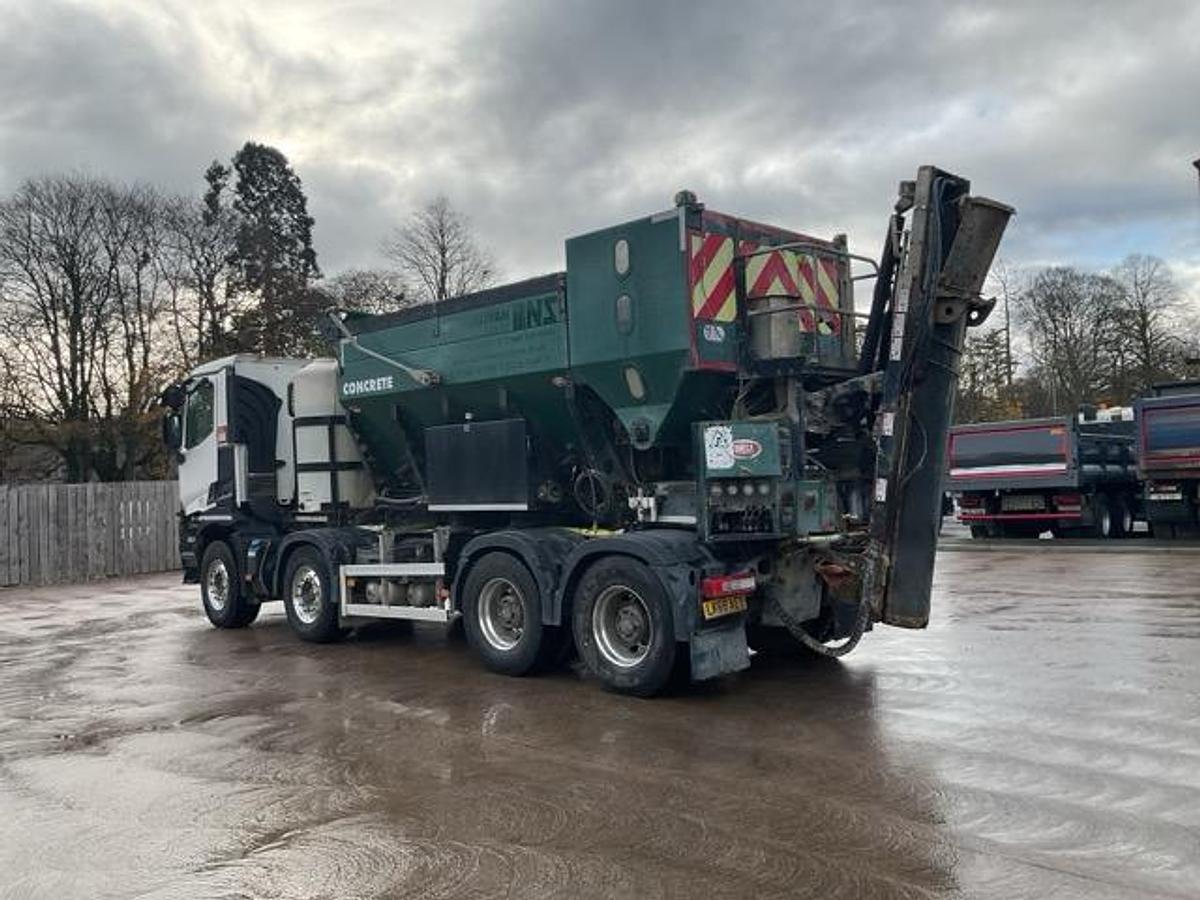 Used 2018 Renault C430 8x4 Volumetric Mixer