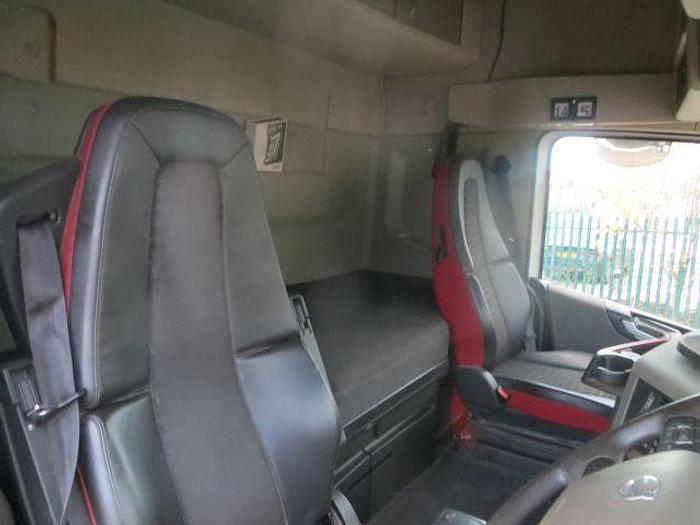 Used 2018 Volvo FH500 Globe Trotter 8x4 Hookloader