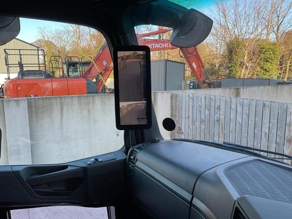 Used 2020 Mercedes Arocs 2535 Flatbed Crane Lorry