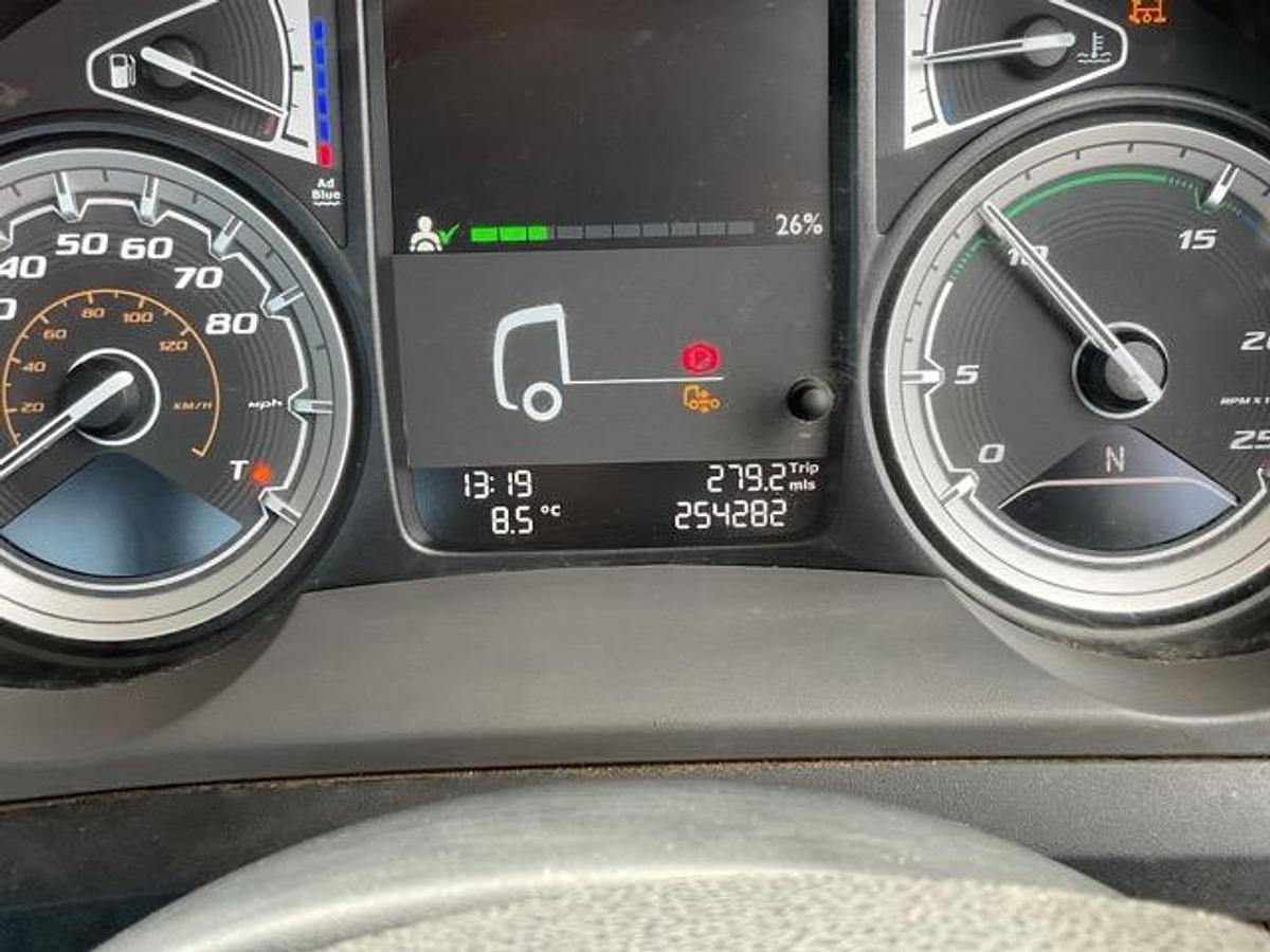 Used 2019 DAF CF410 8x2 Flatbed c/w Crane