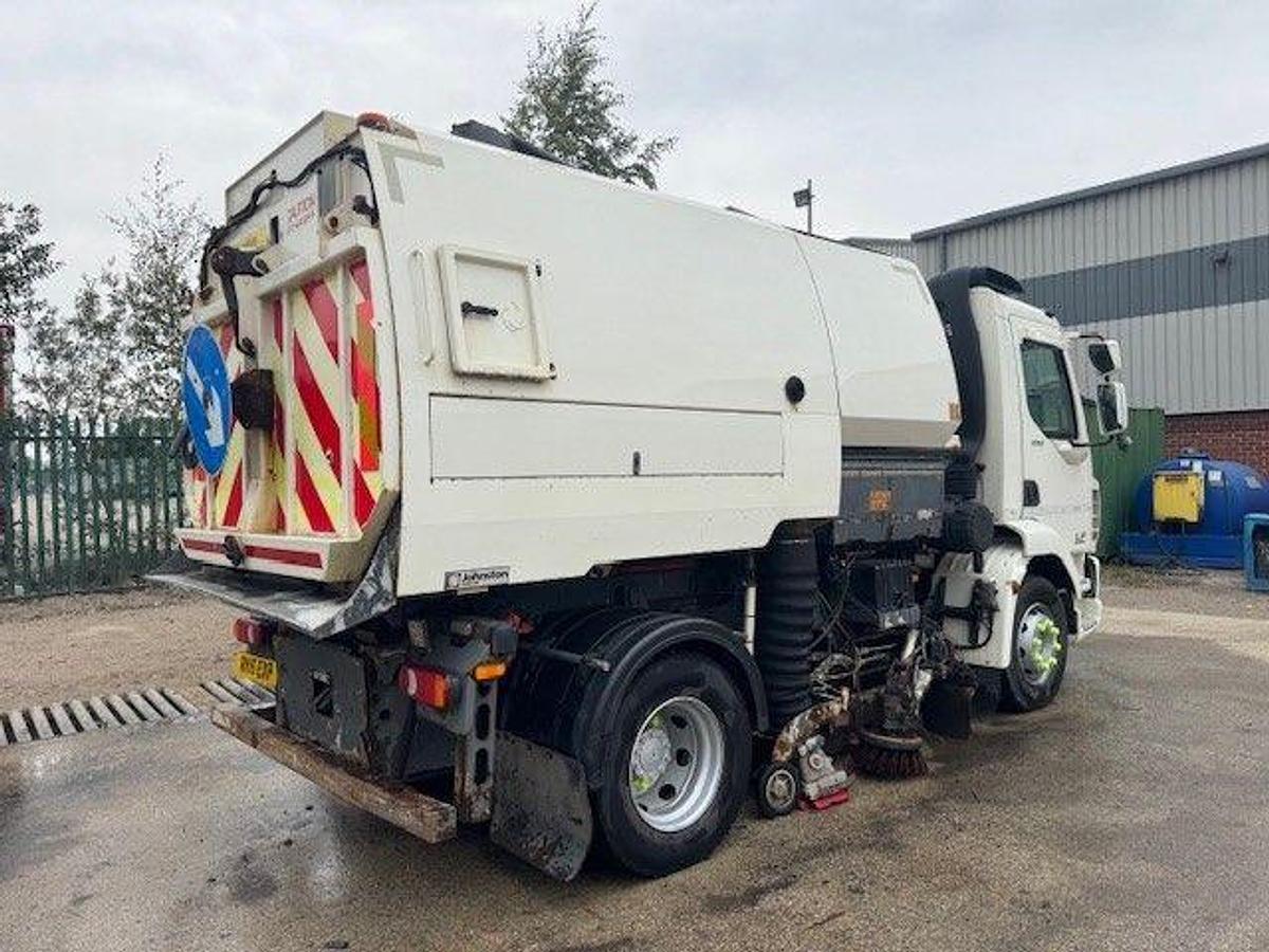 Used 2015 DAF LF220 4x2 18T Johnstons Dual Sweeper