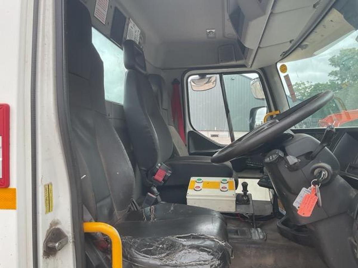 Used 2014 Renault C250 4x2 Marvtech Hotbox Asphalt Distributor Truck