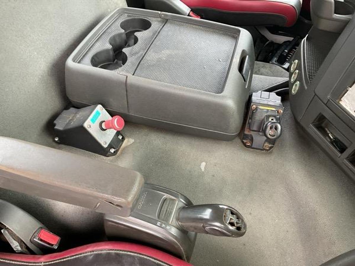 Used 2016 (16) Volvo FMX420 8x4 Steel Tipper