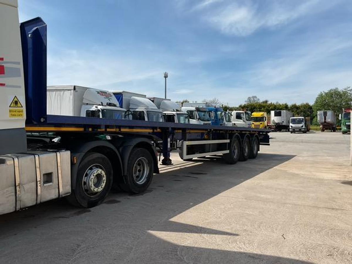 Used 2020 Dennison 13.6m Flat Trailer