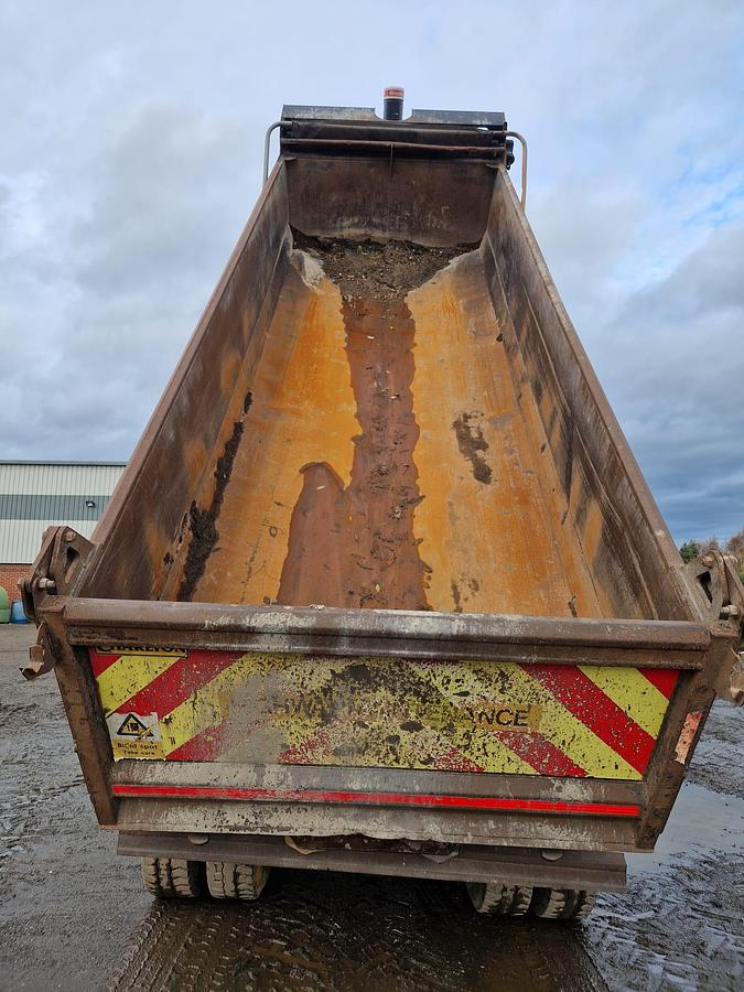 Used 2016 Volvo FMX420 8x4 Steel Tipper