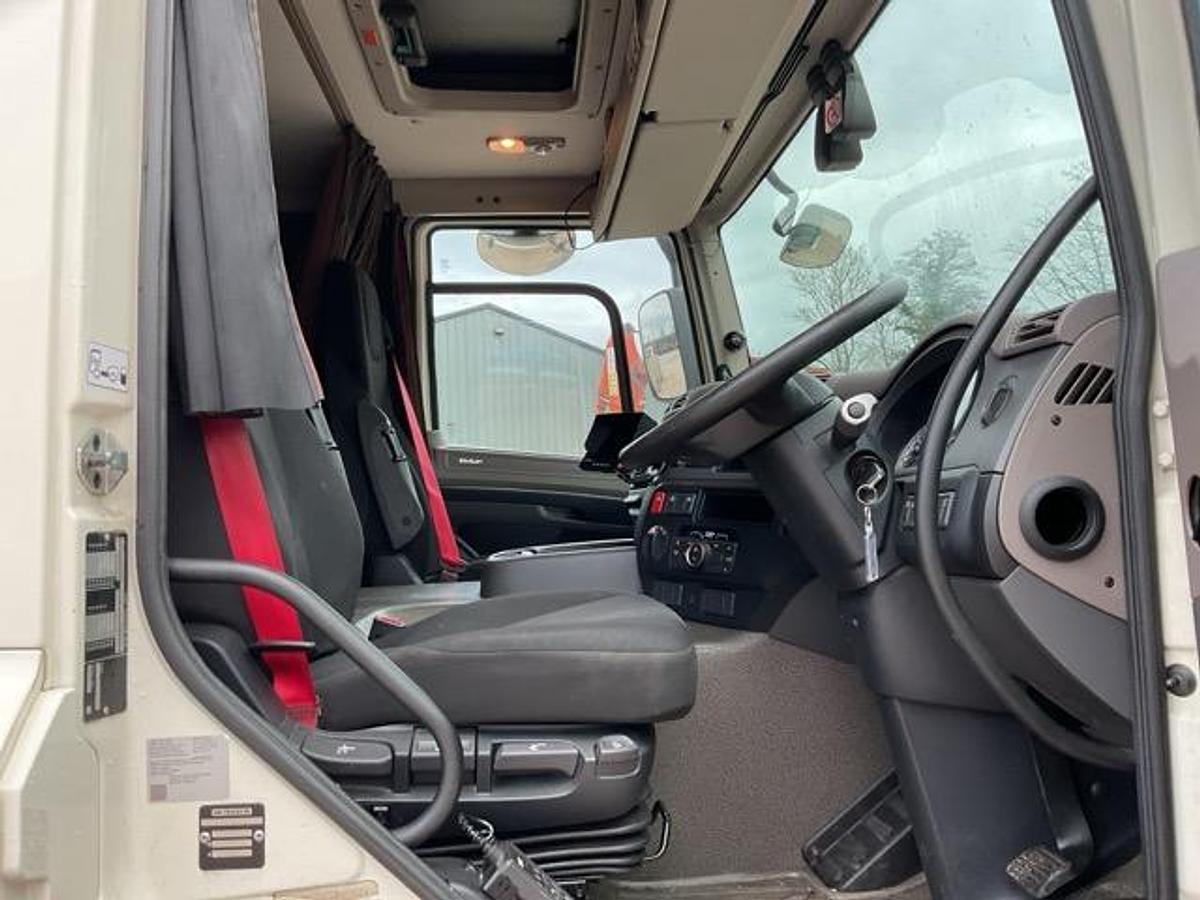 Used 2021 DAF CF260 4x2 Boxvan