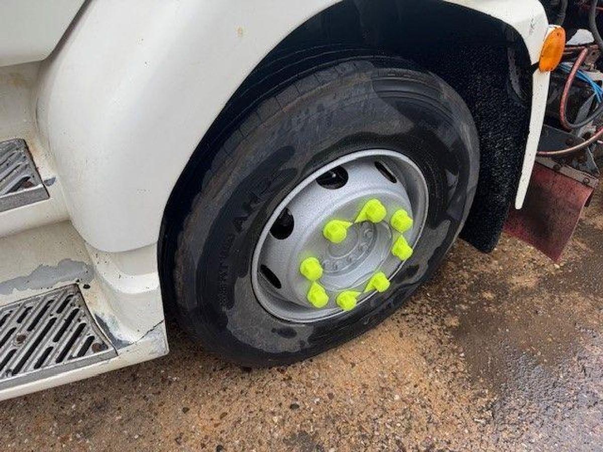 Used 2015 DAF LF220 4x2 18T Johnstons Dual Sweeper