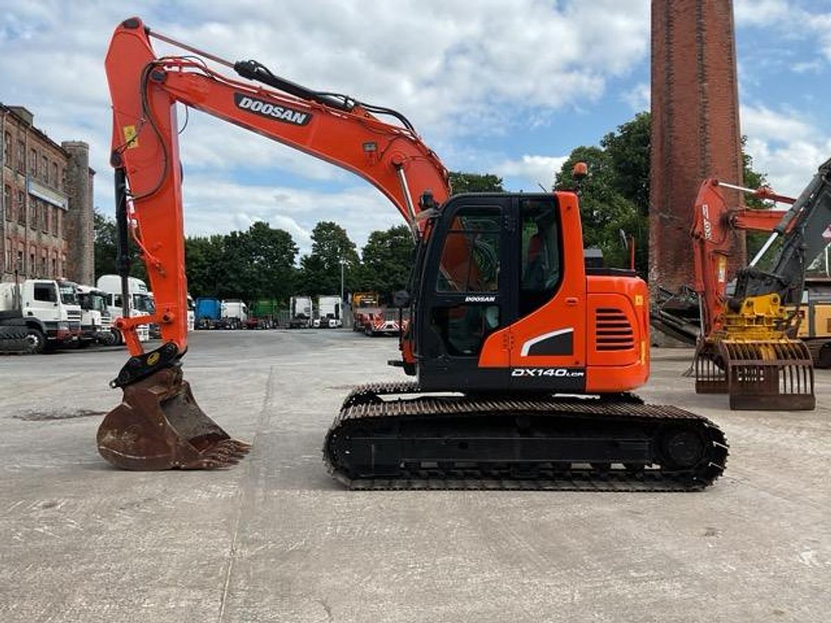 Used 2017 Doosan DX140LCR-5 Tracked Excavator