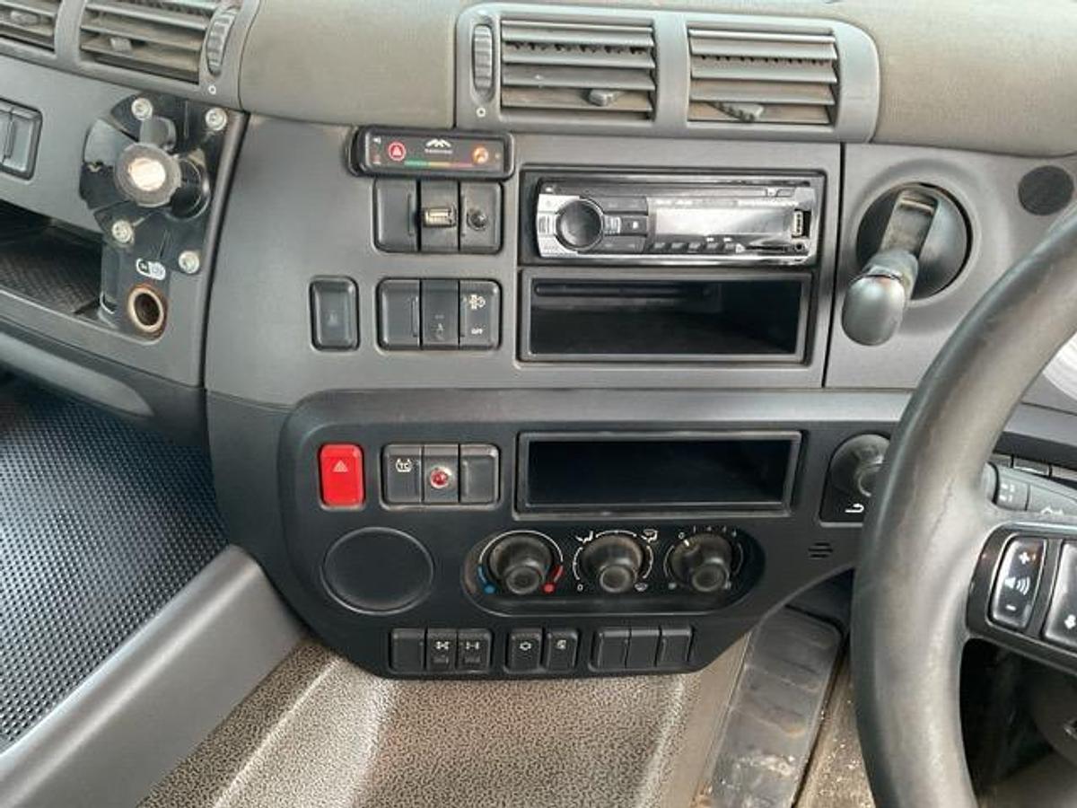 Used 2017 DAF CF440 8x4 Hookloader