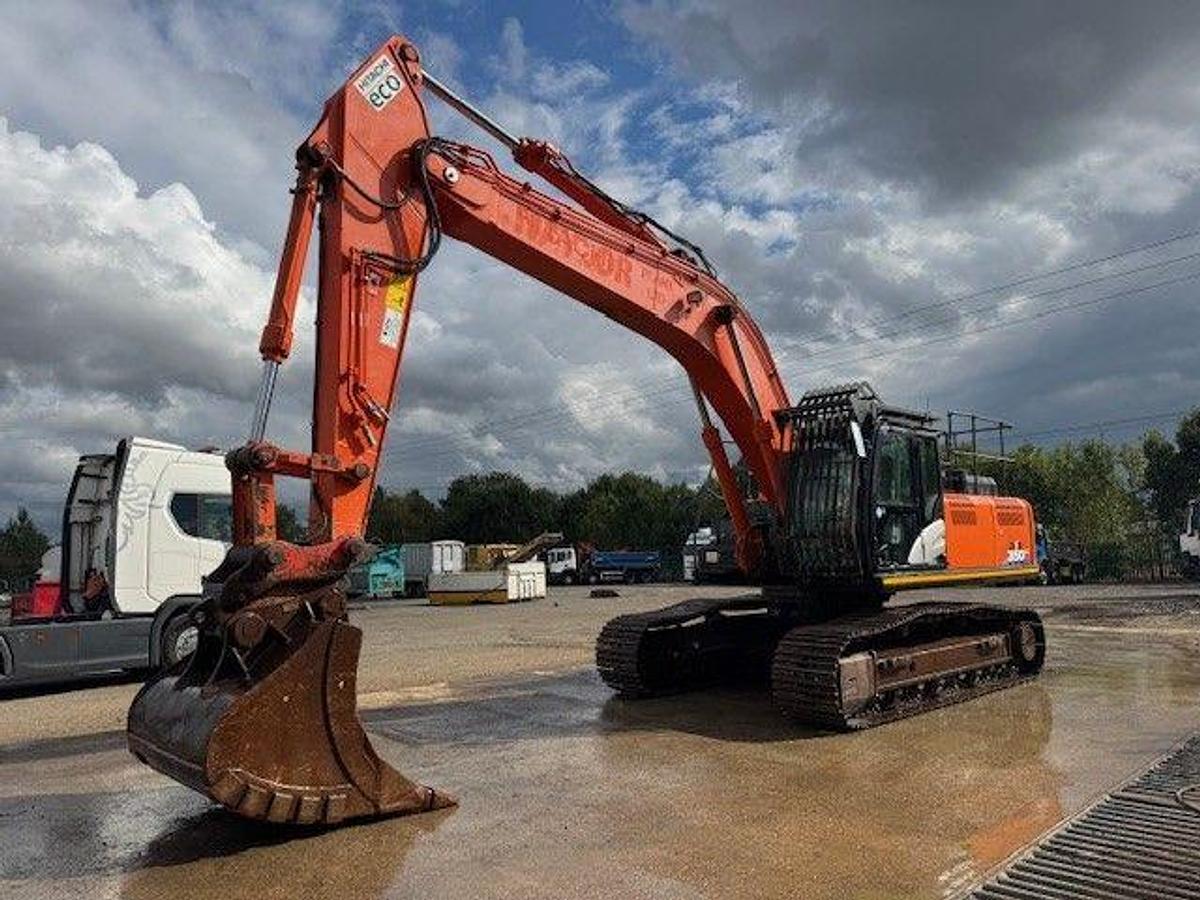 Used 2018 Hitachi ZX350LC-6 Tracke Excavator