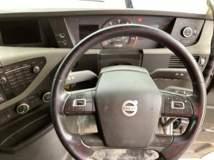 Used 2014 Volvo FH750 6x2 Tractor Unit
