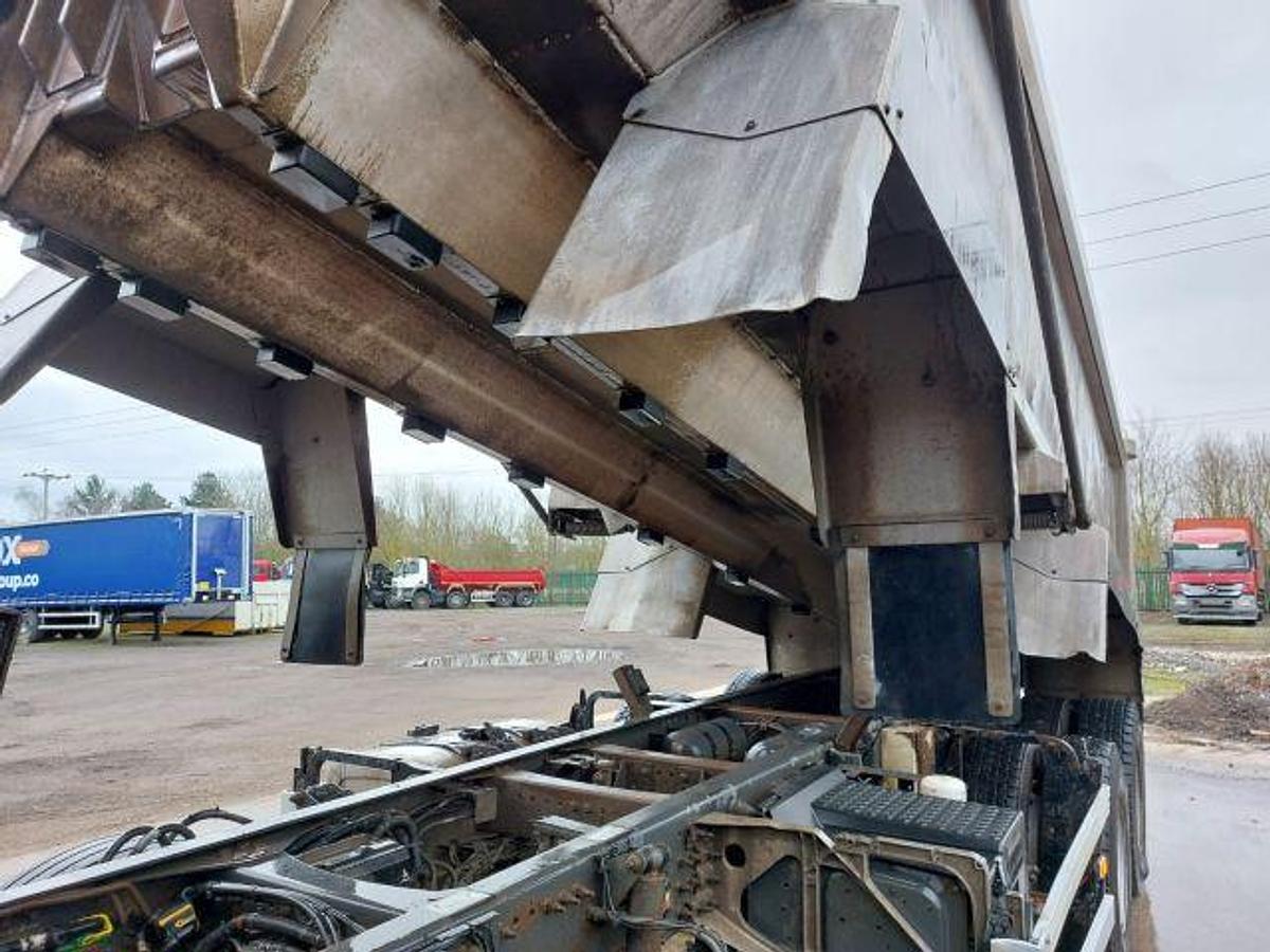 Used 2017 (17) Volvo FMX420 8x4 Alloy Tipper