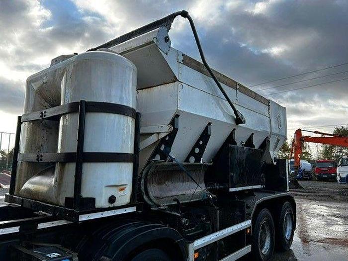Used 2015 Renault K460 8x4 Volumetric Mixer