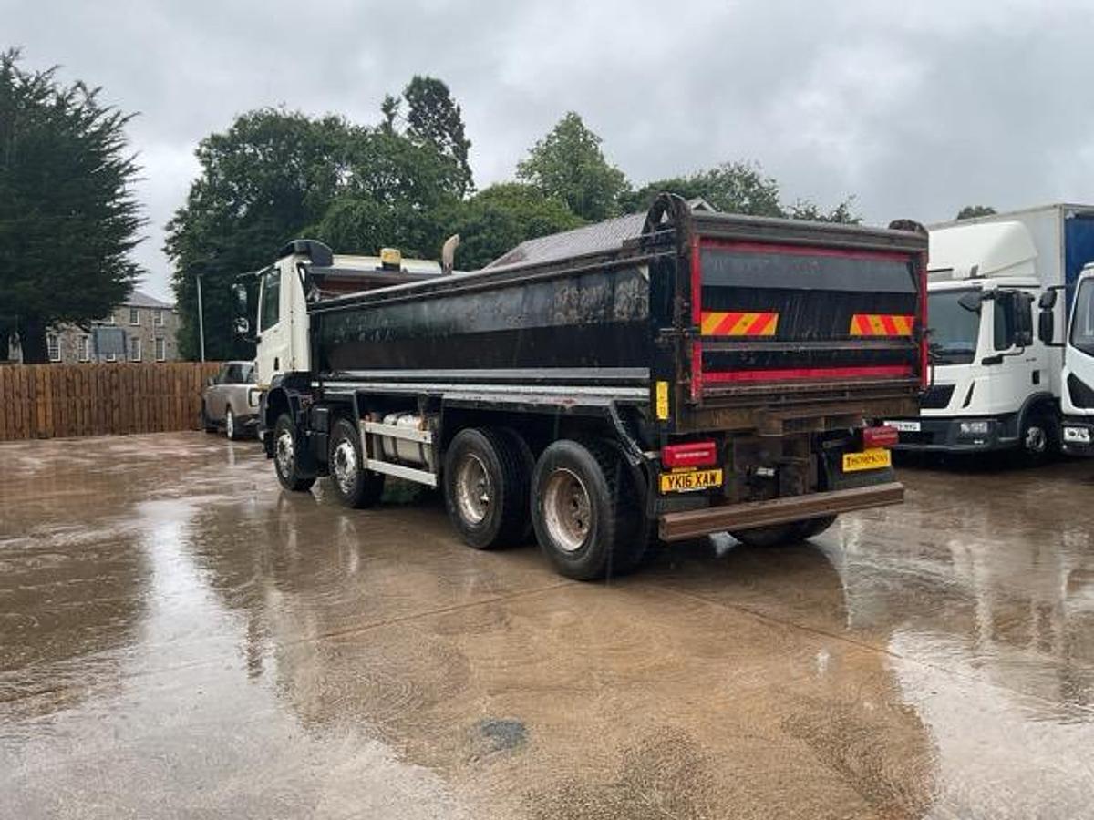 Used 2016 DAF CF400 8x4 Steel Tipper Grab