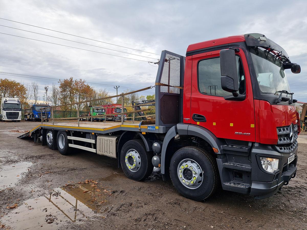 Used 2018 (18) Mercedes Arocs 3240 8x2 Rearlift Beavertail