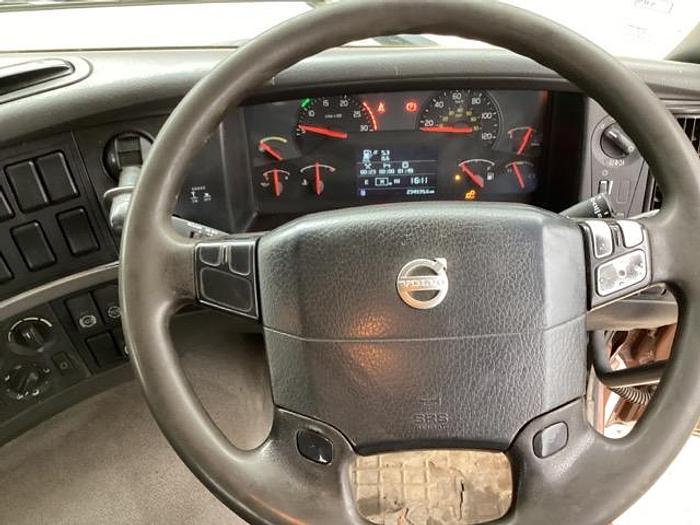 Used 2011 Volvo FM370 6x2 Rearlift Tipper Grab