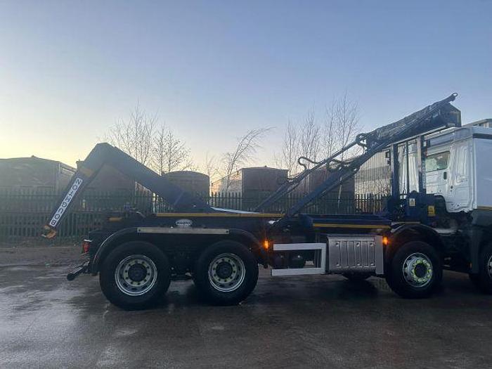 Used 2020 (20) Mercedes Arocs 3240 8x4 Hookloader
