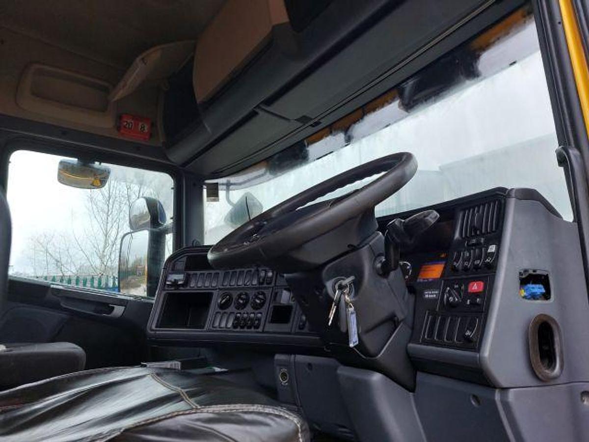 Used 2011 (11) Scania R480 6x2 Rearlift