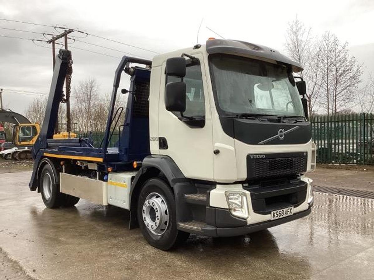 Used 2018 (68) Volvo FL280 4x2 18T Skiploader