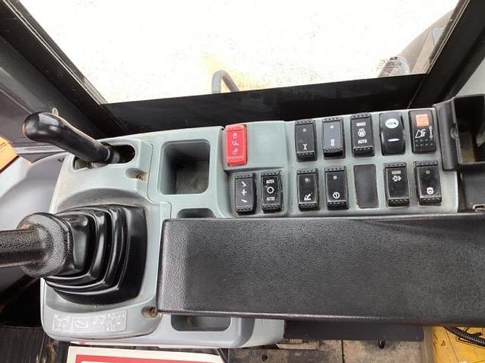 Used 2020 Hitachi ZW220-6 Loading Shovel