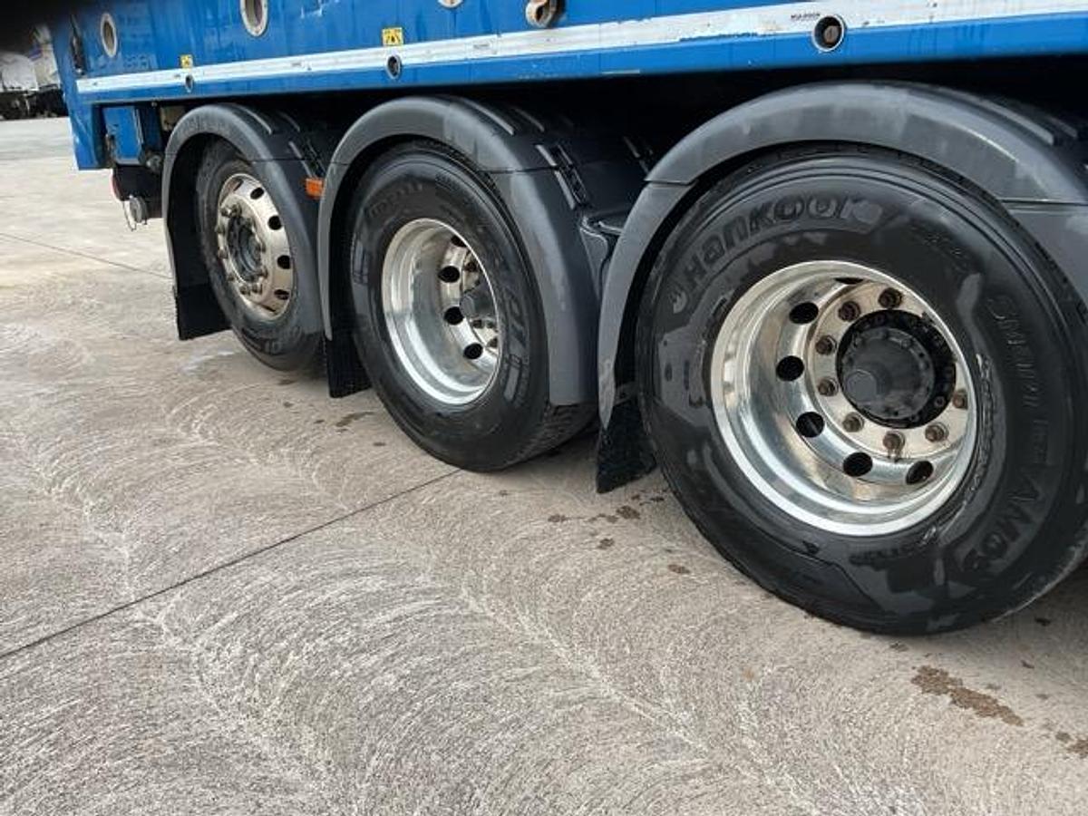 Used 2016 Scania P410 8x4 Tridem Bulk Blower