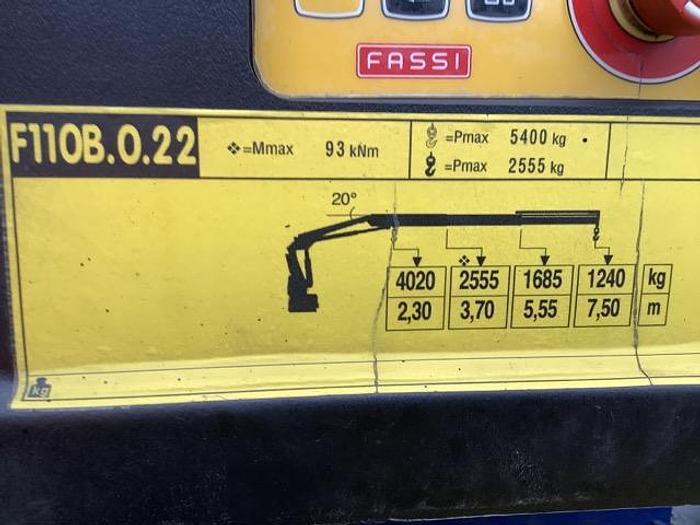 Used 2018 Renault C320 6x2 Flabed with Crane