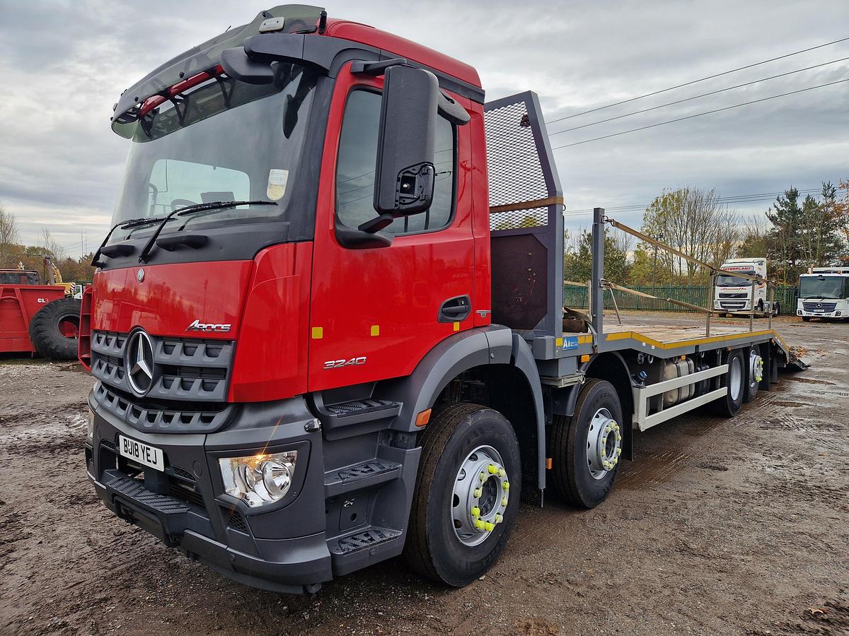 Used 2018 (18) Mercedes Arocs 3240 8x2 Rearlift Beavertail