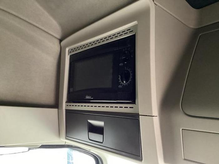 Used 2014 Volvo FH750 6x2 Tractor Unit