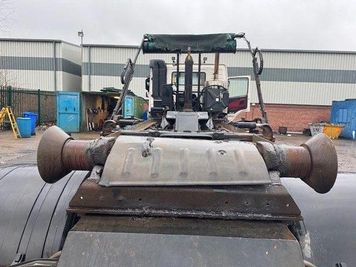 Used 2016 (16) Volvo FM410 8x4 Hookloader