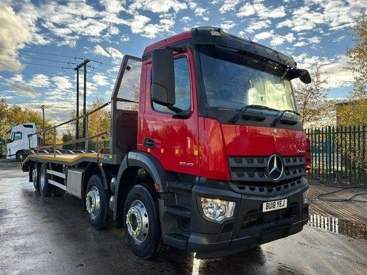 Used 2018 (18) Mercedes Arocs 3240 8x2 Rearlift Beavertail