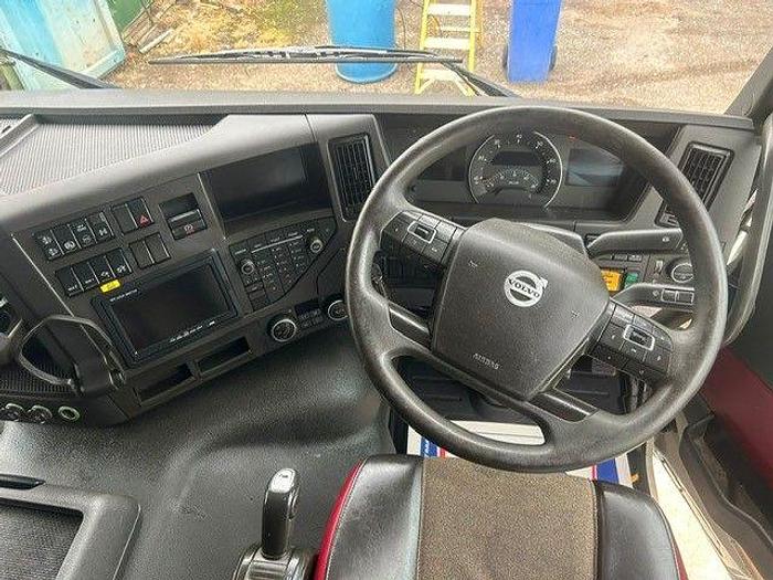 Used 2017 (17) Volvo FMX420 8x4 Insulated Alloy Tipper