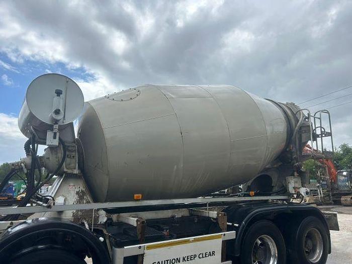 Used 2015 Renault C430 8x4 Concrete Mixer