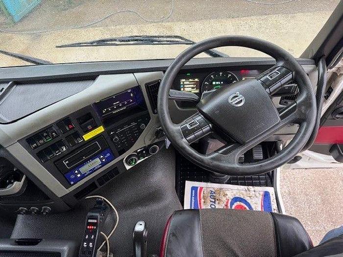 Used 2016 (16) Volvo FM410 8x4 Hookloader