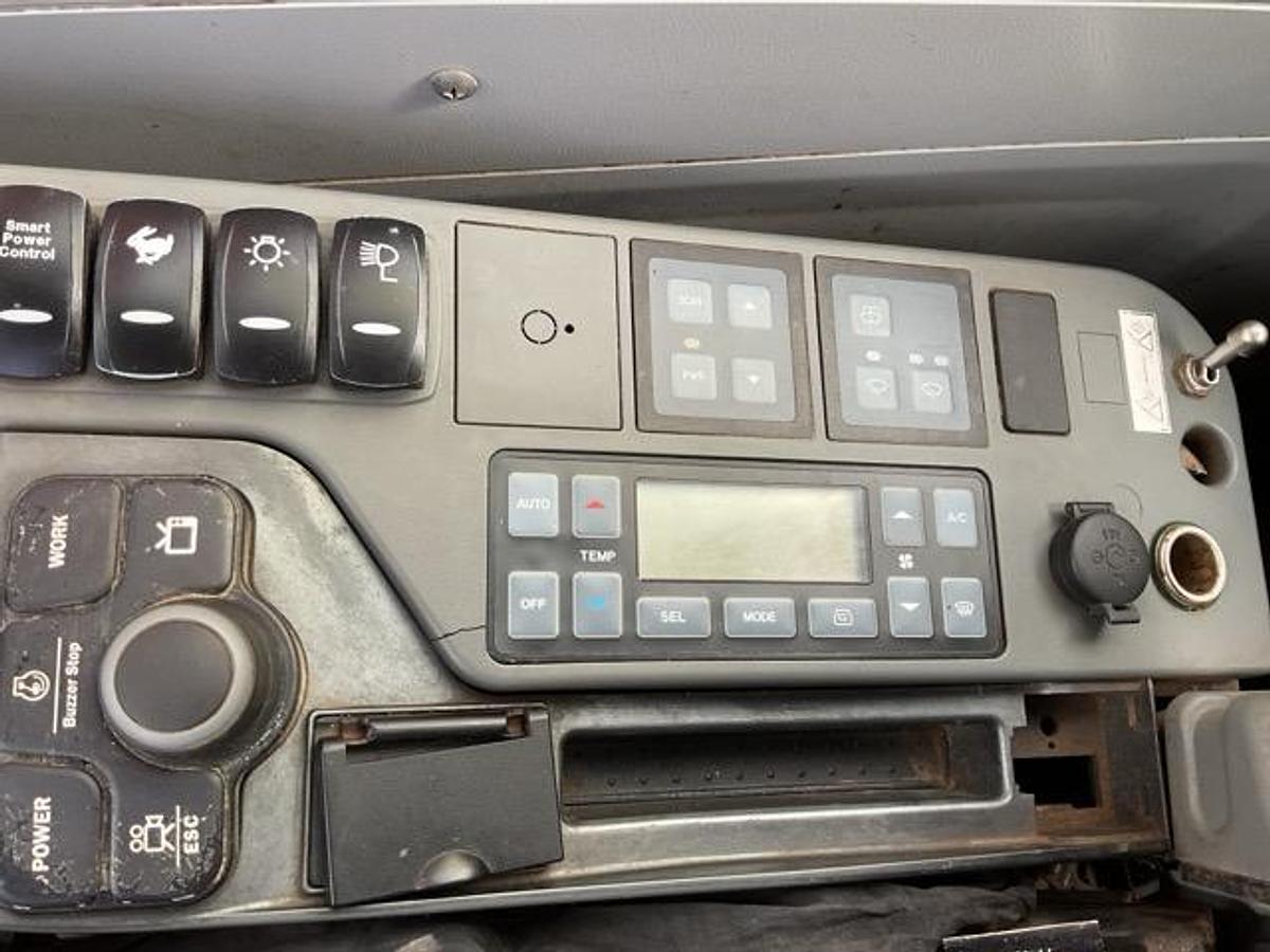 Used 2017 Doosan DX140LCR-5 Tracked Excavator