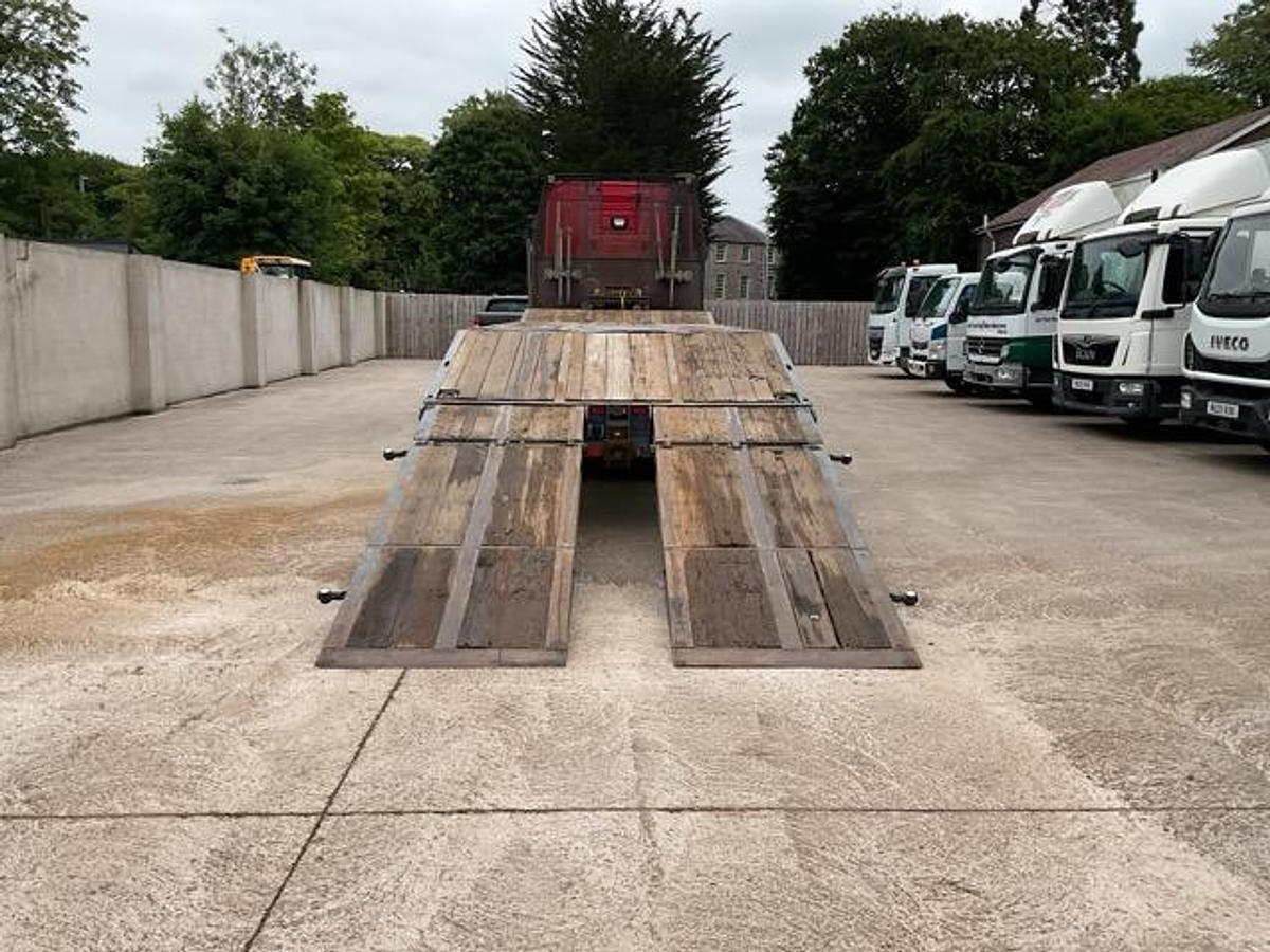 Used 2017 Mercedes Arocs 3240 8x2 Cheesewedge Beavertail