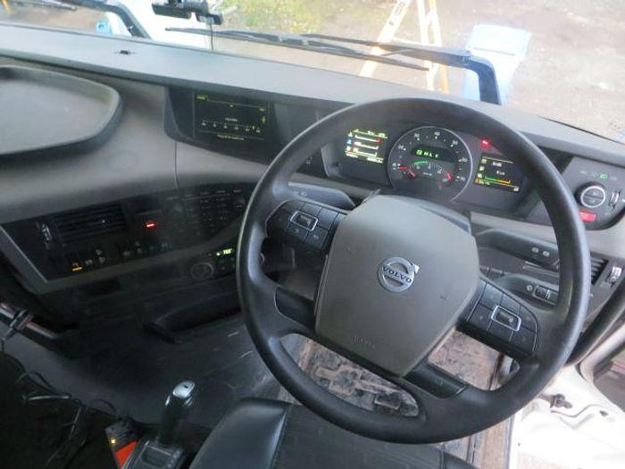 Used 2018 Volvo FH500 Globe Trotter 8x4 Hookloader