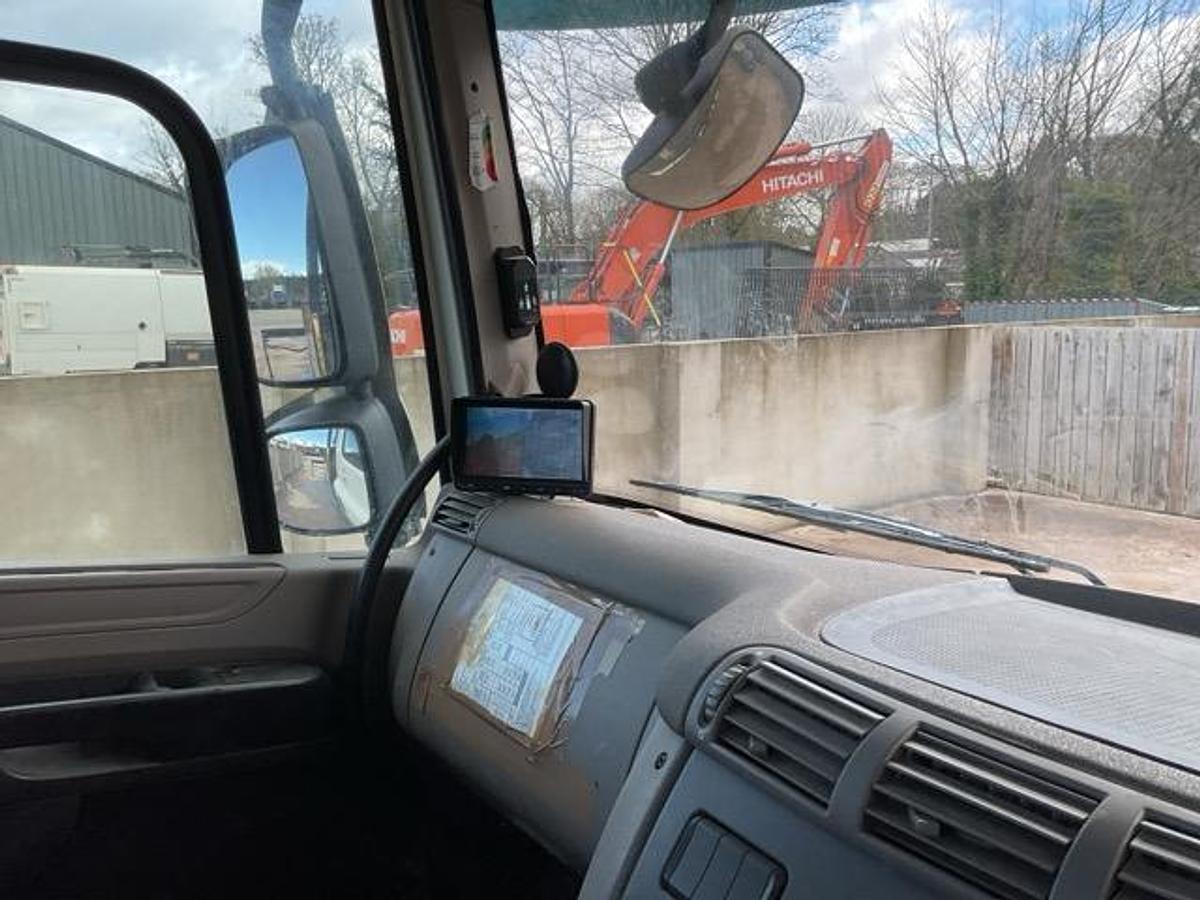 Used 2019 DAF CF410 8x2 Flatbed c/w Crane