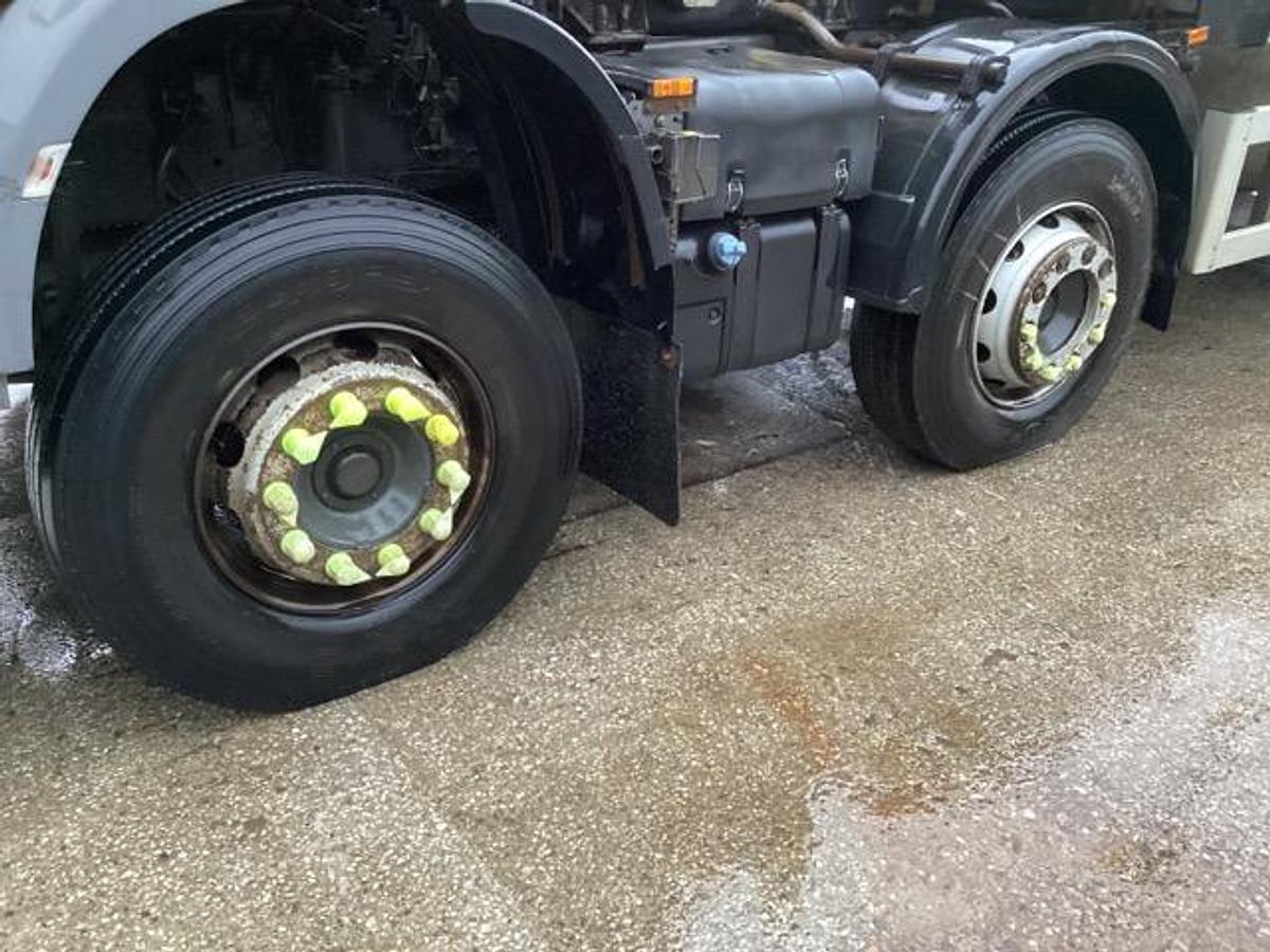 Used 2015 DAF CF440 8x4 Hookloader