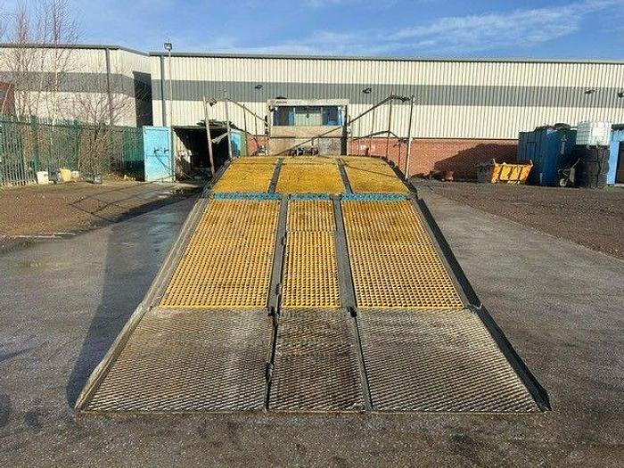 Used 2017 (17) DAF CF400 8x2 Rearlift Beavertail