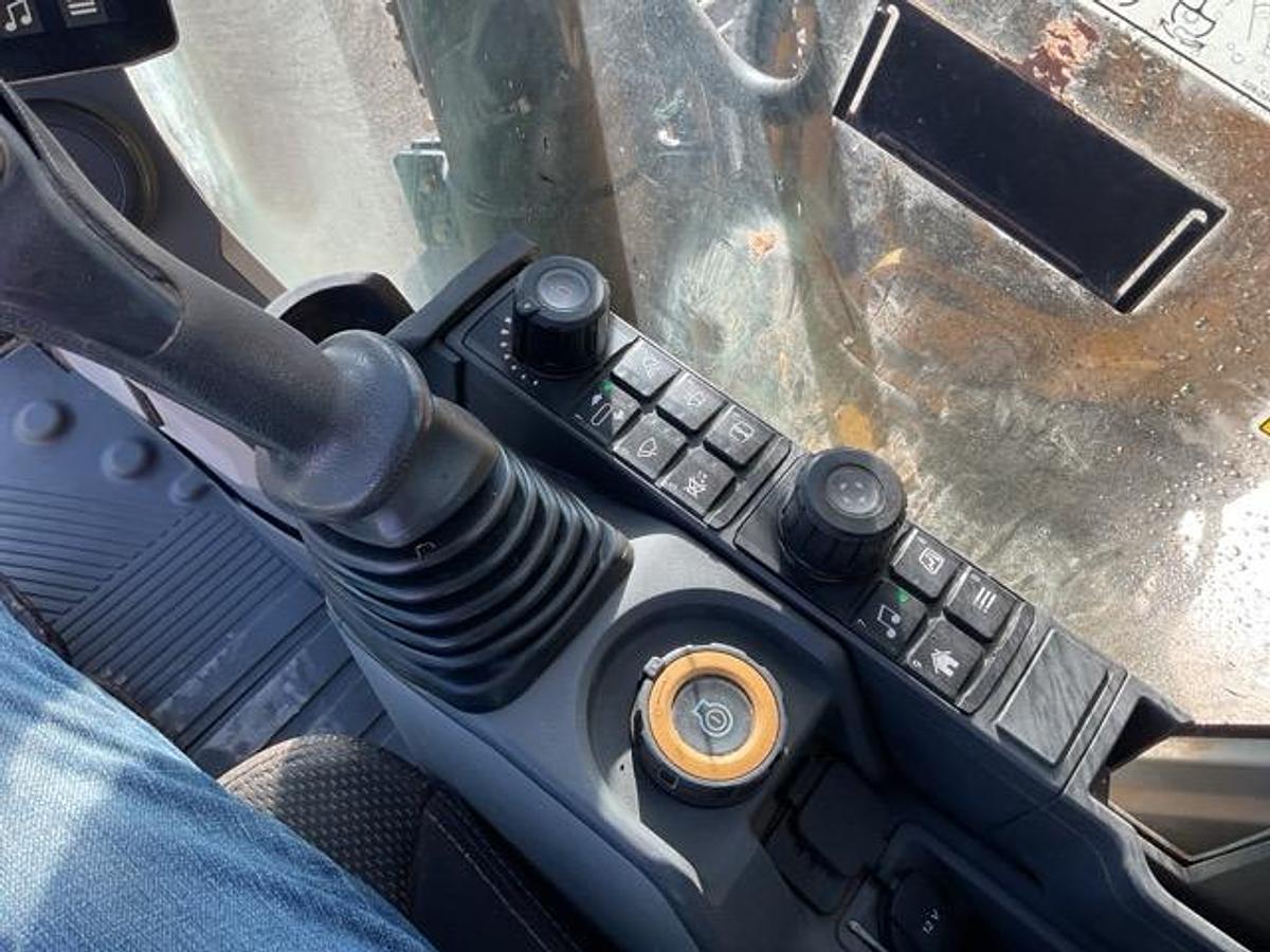 Used 2019 CAT 320 Tracked Excavator