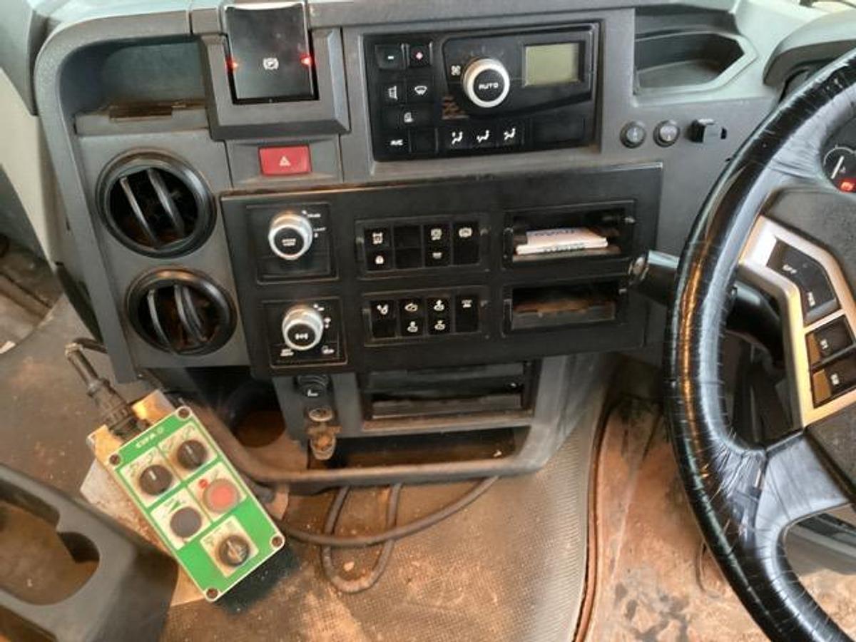 Used 2016 Renault C430 8x4 Concrete Mixer