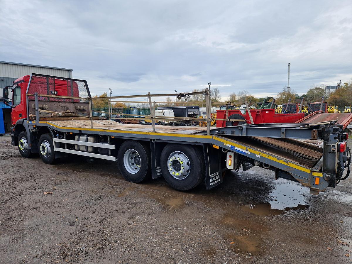 Used 2018 (18) Mercedes Arocs 3240 8x2 Rearlift Beavertail