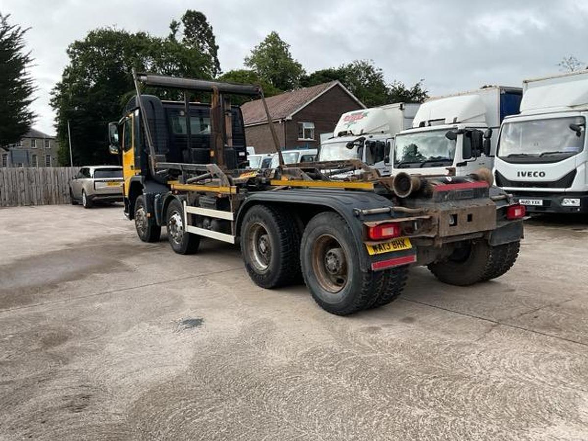 Used 2013 (13) Volvo FM380 8x4 Hookloader