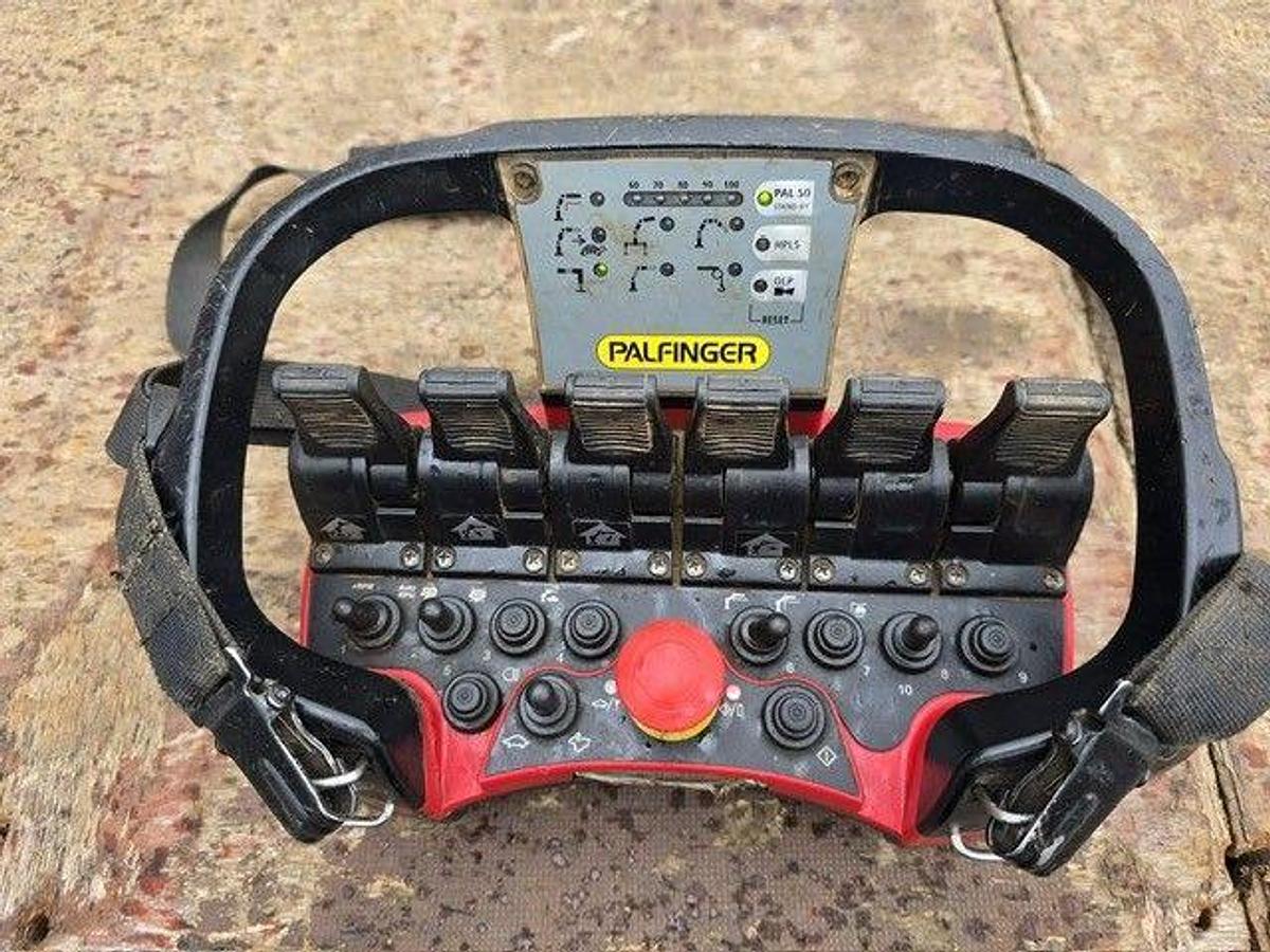 Used 2016 DAF LF250 4x2 18T Flatbed