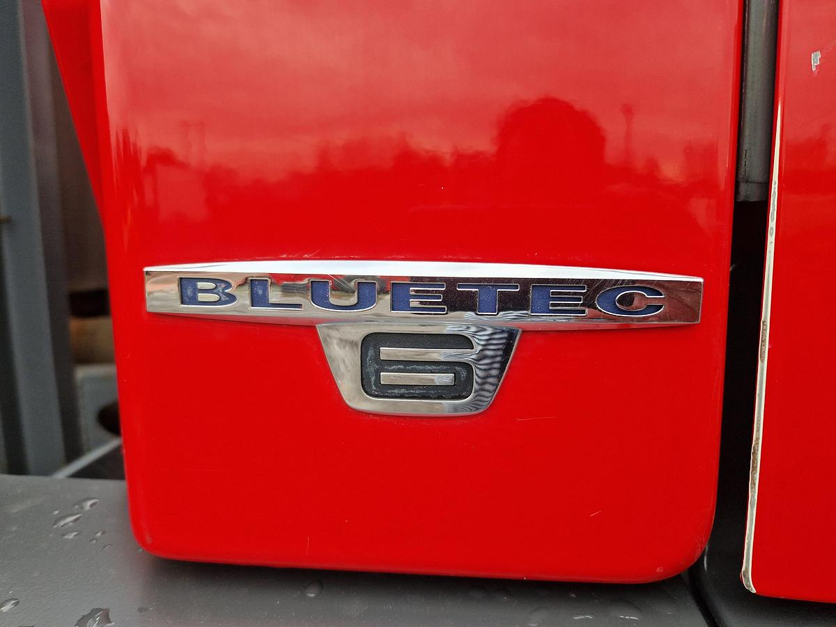 Used 2018 (18) Mercedes Arocs 3240 8x2 Rearlift Beavertail