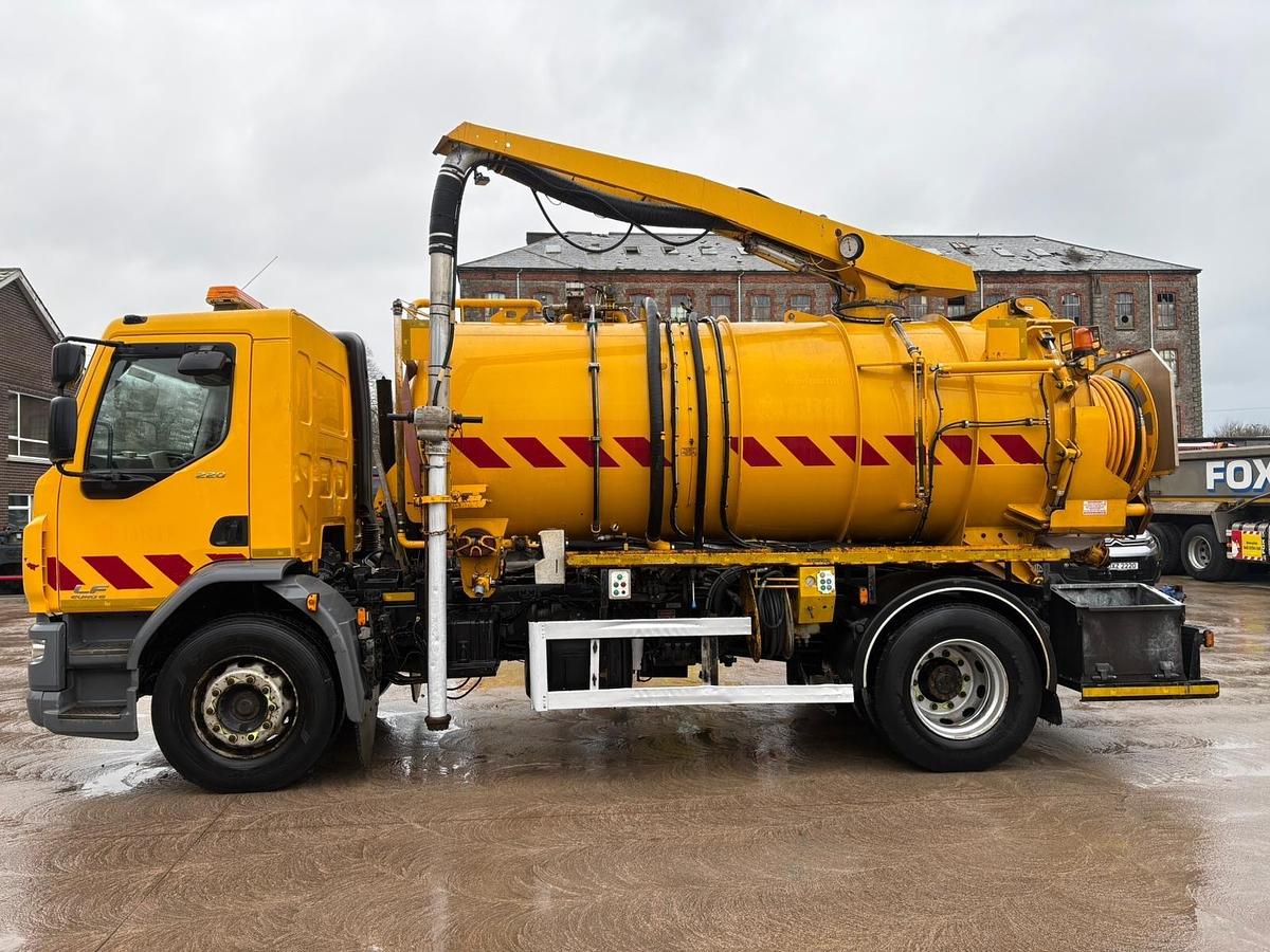 Used 2015 DAF LF220 4x2 18T Gully Sucker