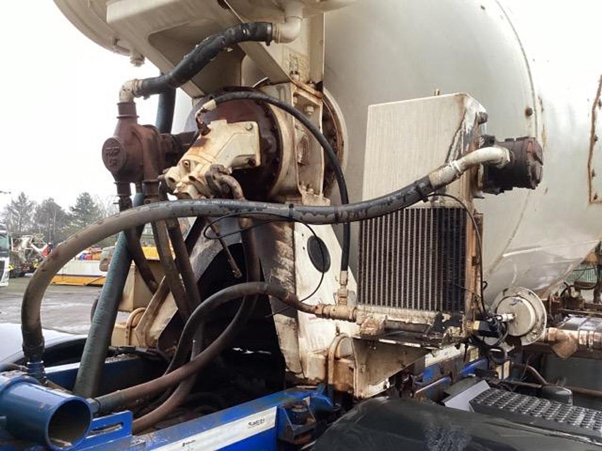 Used 2016 Renault C430 8x4 Concrete Mixer