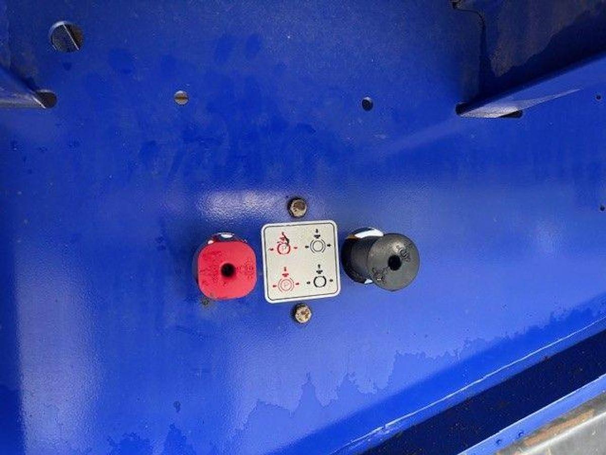 Used 2022 Kassbohrer Tri Axle Flat Trailer