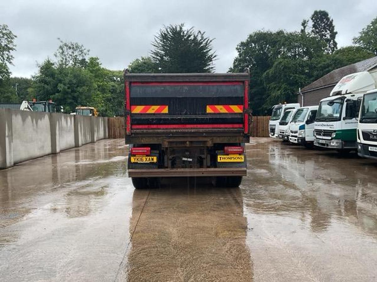 Used 2016 DAF CF400 8x4 Steel Tipper Grab